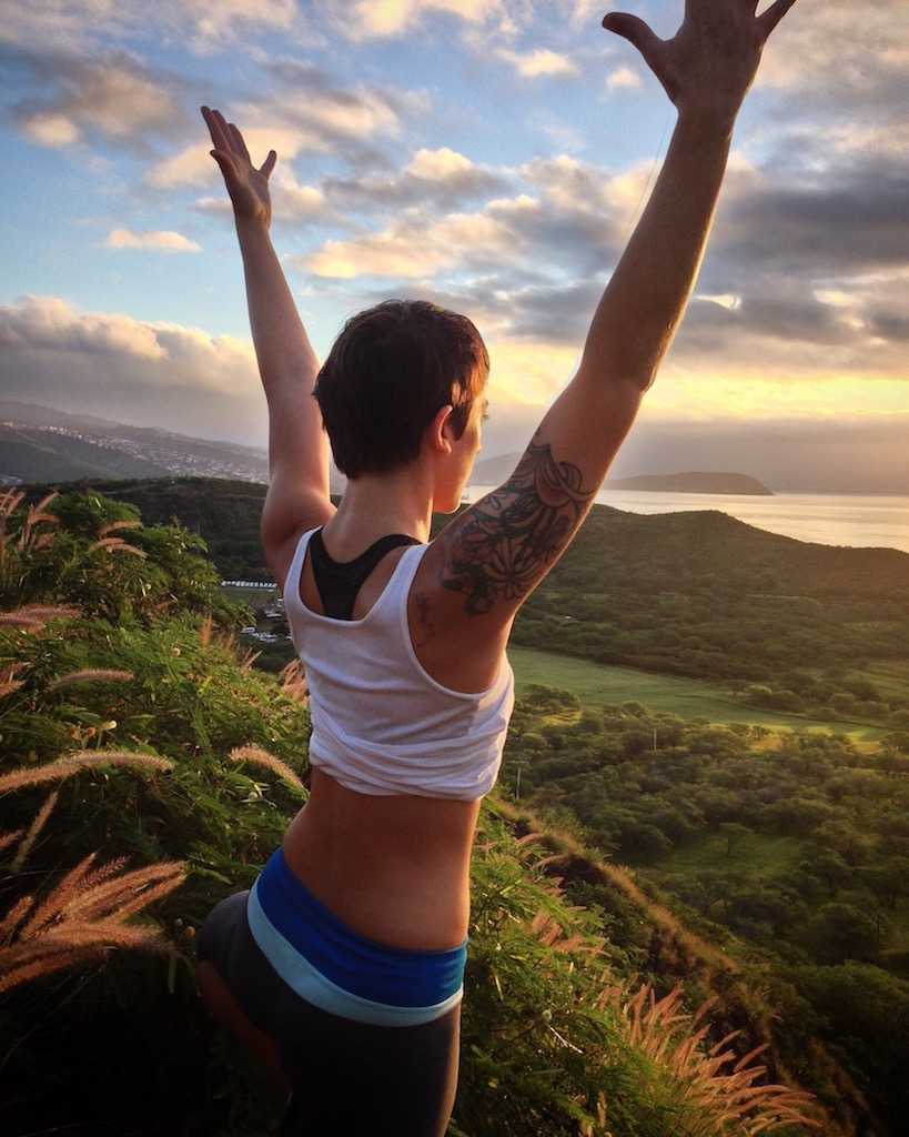 traveling yoga teacher with view on the ocean